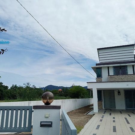 Sri Manjung Ma Maison Homestay Лумут Екстериор снимка