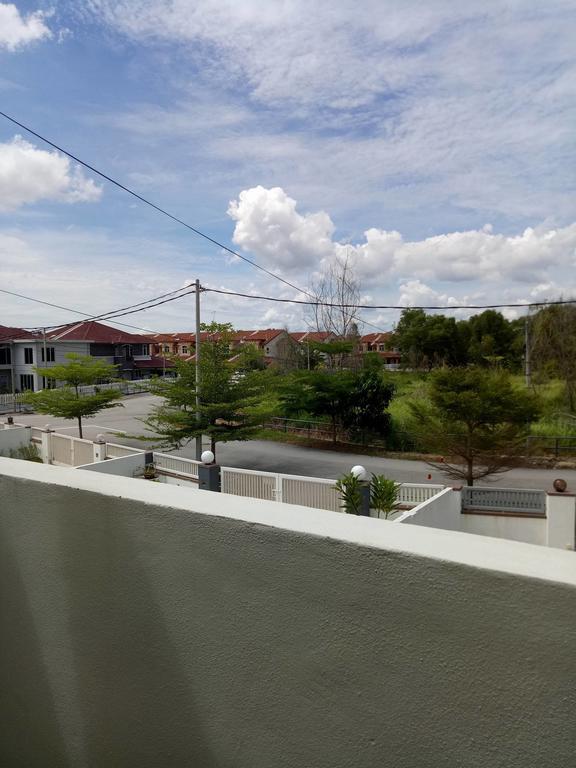 Sri Manjung Ma Maison Homestay Лумут Екстериор снимка